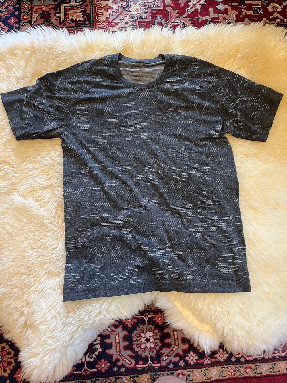 Men's Lulu Lemon Charcoal Camouflage Crew Neck Short Sleeve Tee size L